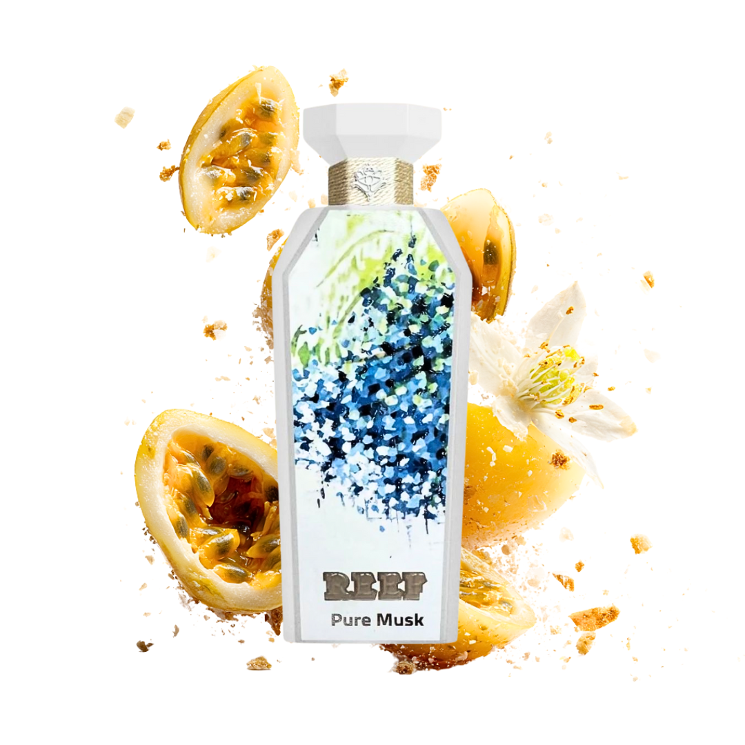 Reef Pure Musk 150ml – weißer Flakon umgeben von Passionsfrucht und Moschus
