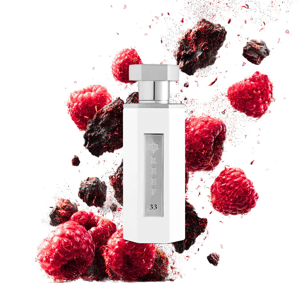 Reef 33 white – weißes Flakon umgeben von Himbeere, Safran und Oud